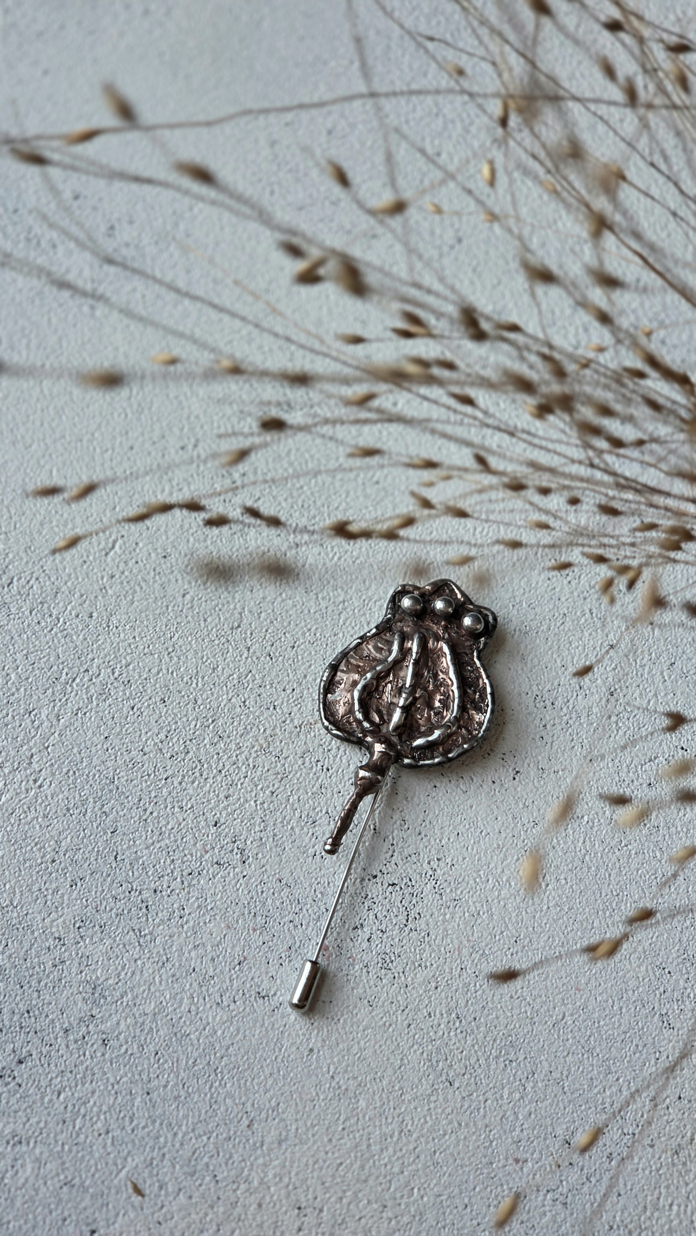 Брошка "Макова коробочка "