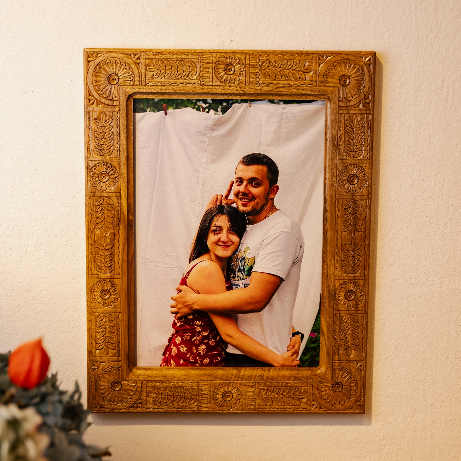 Дерев'яна рамка декорована гуцульською різьбою 