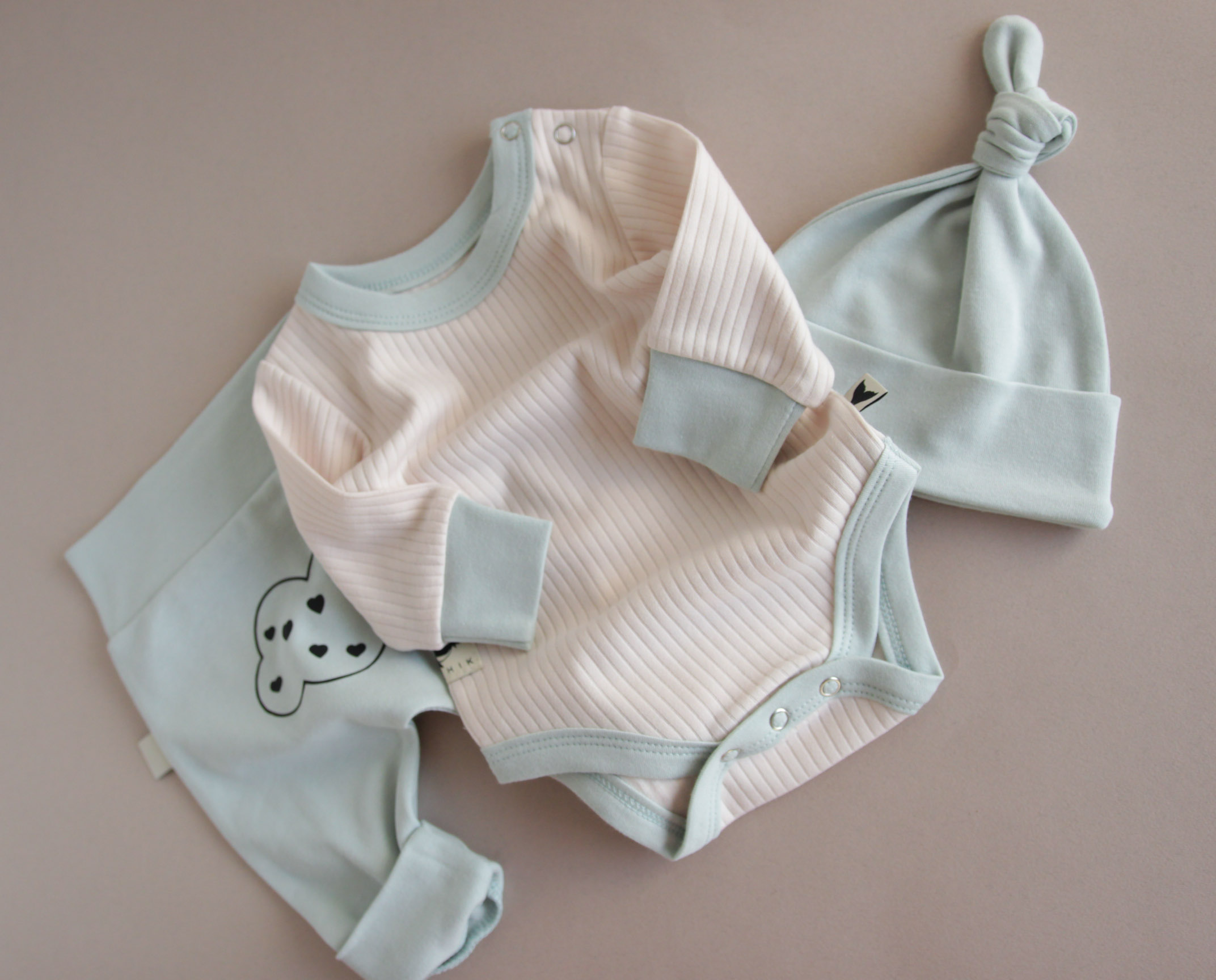 Боді, штанці з хмаринкою та шапочка, комплект з 3 шт