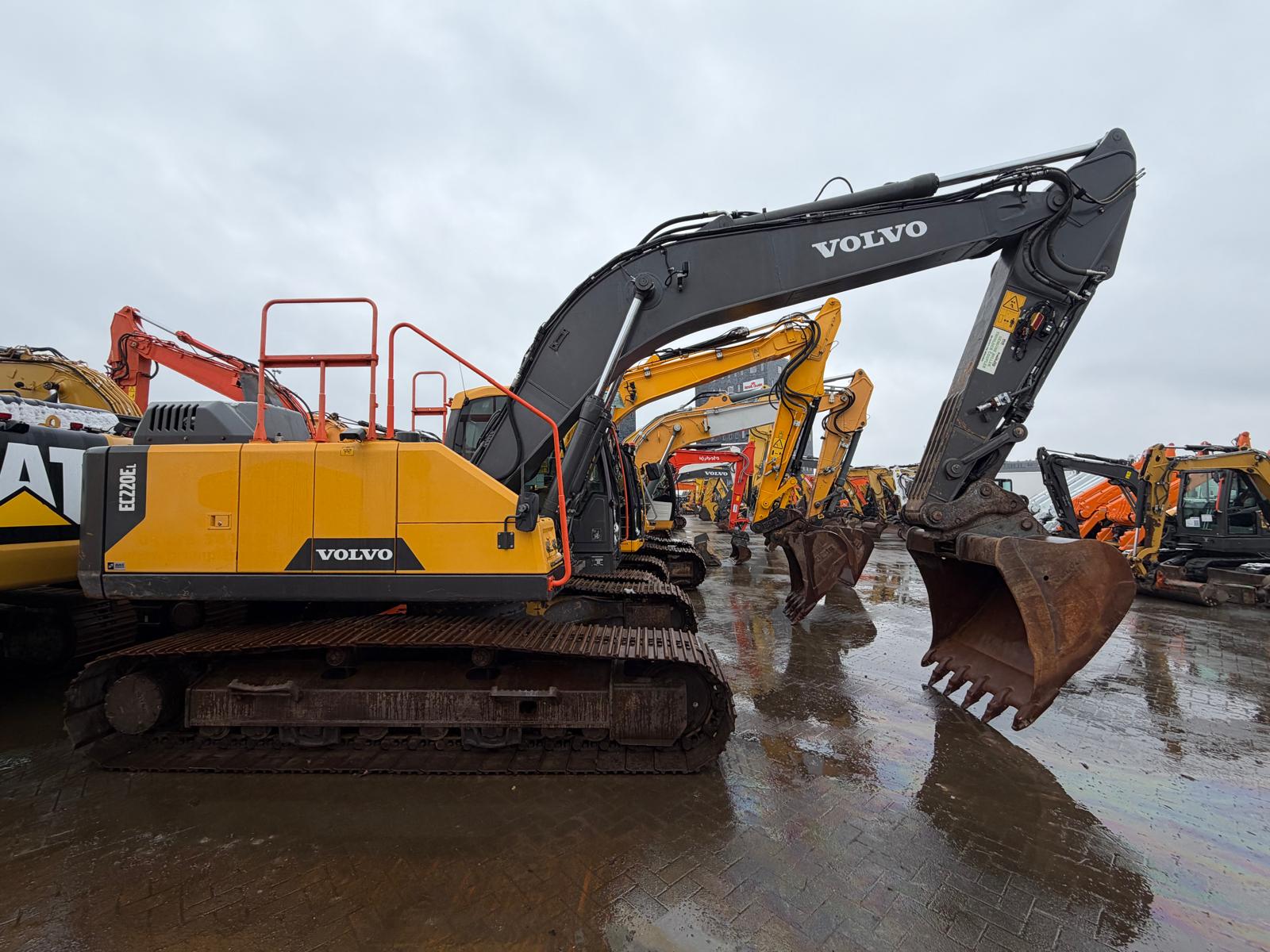 Екскаватор гусеничний | VOLVO EC220 EL | 2018 рік | 11 535 мотогодин