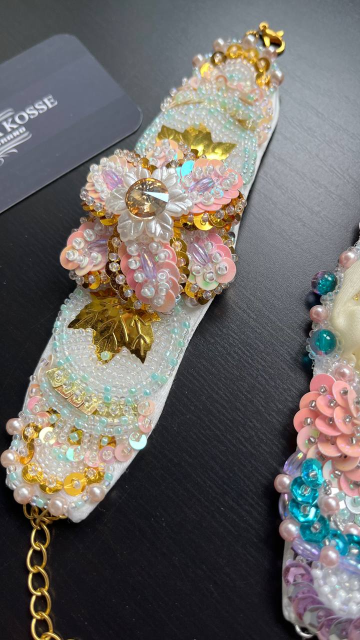 Golden Flower Bracelet – Adjustable Beaded Cuff for Girls