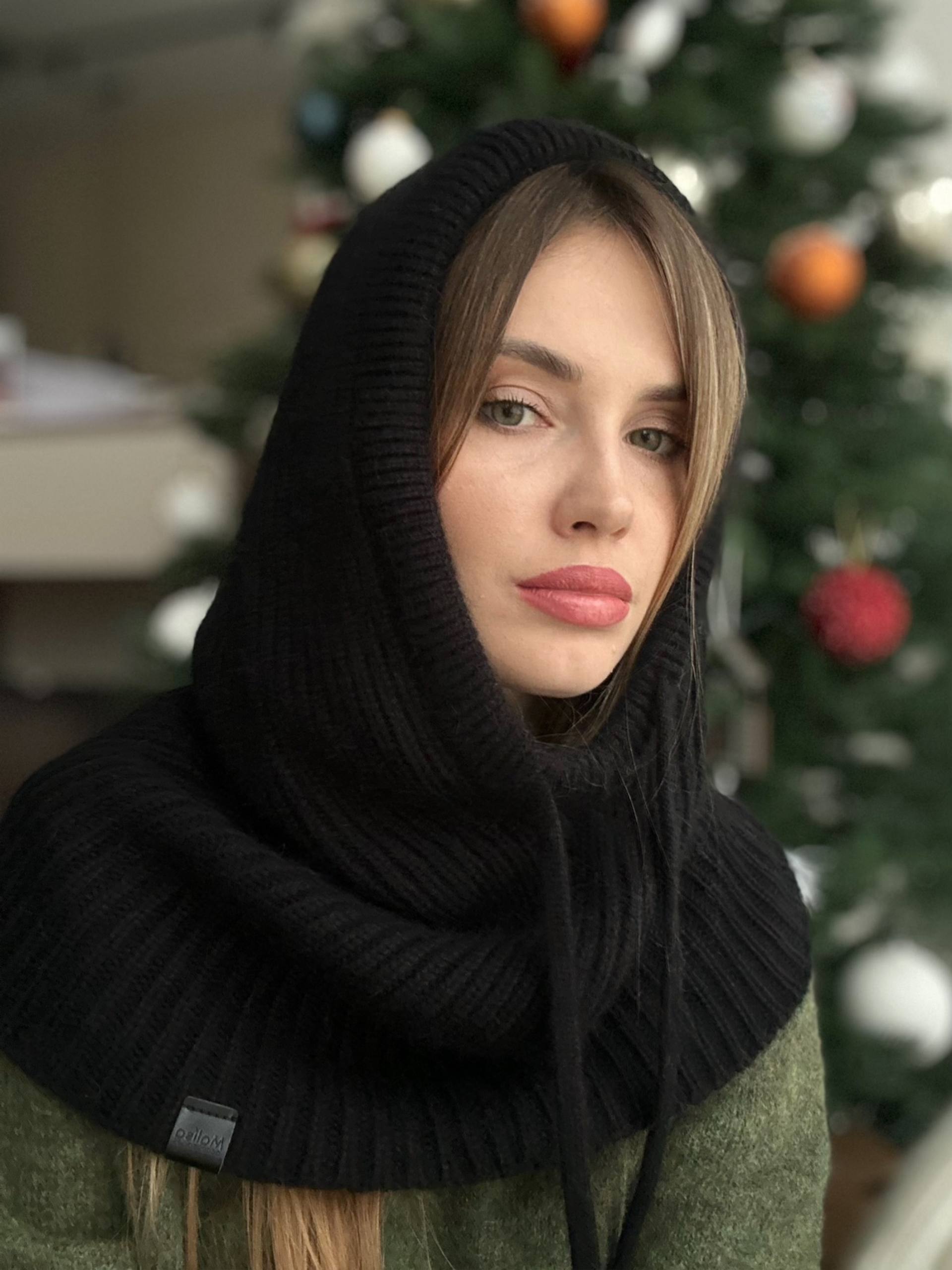 Капор крупної пряжі чорний