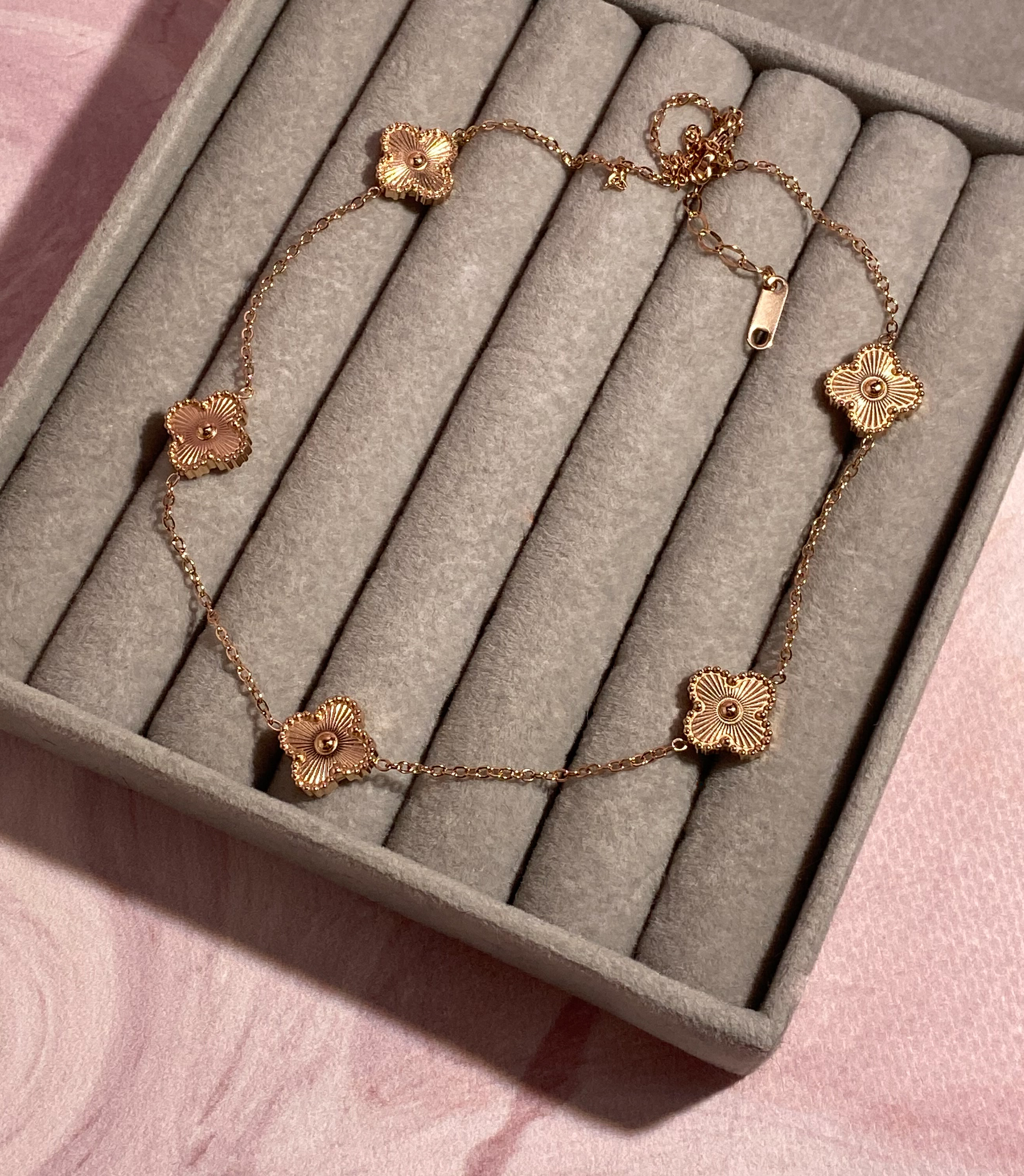 Кольє з конюшинками