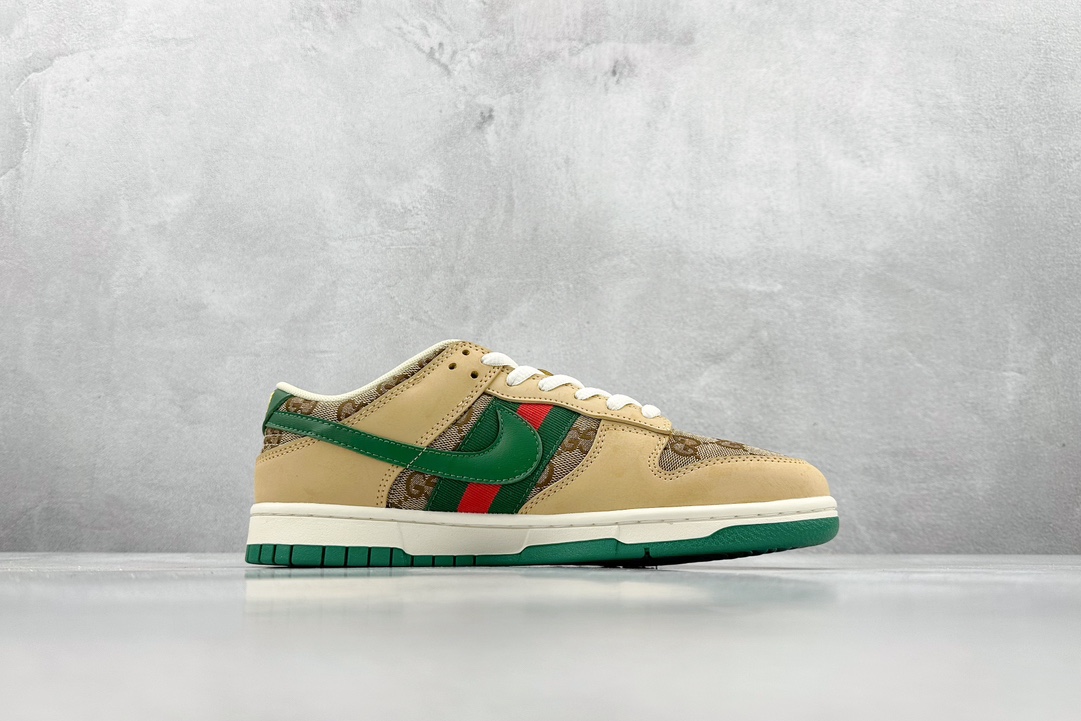 Gucci Nike Supreme Canvas Low Top sneakers