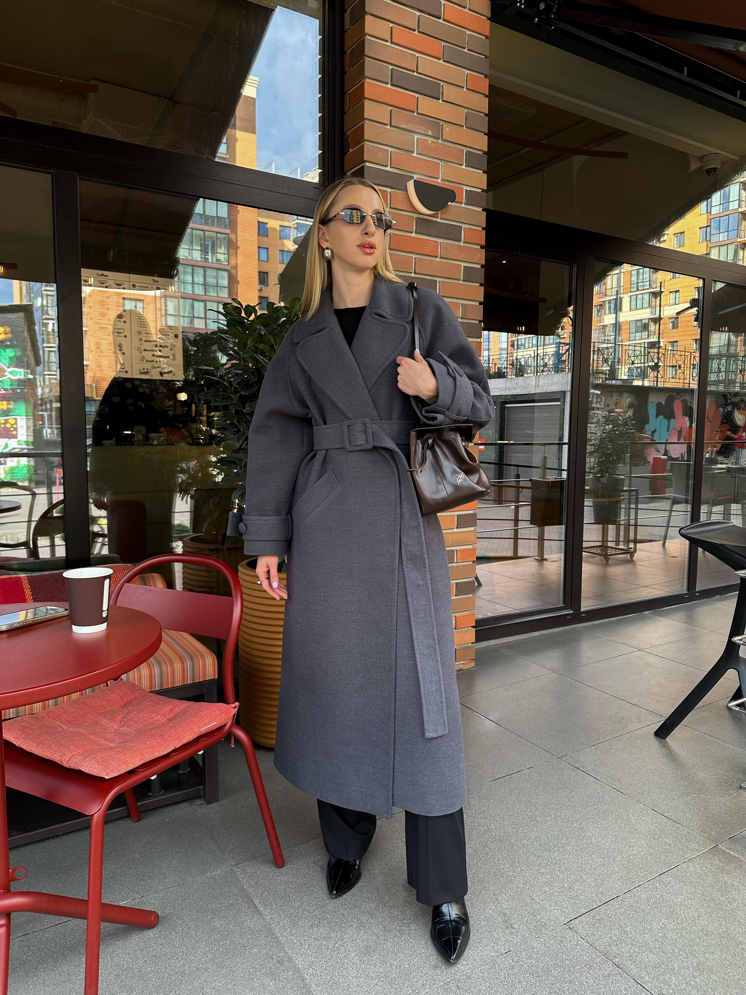 Оверсайз пальто з обʼємним коміром