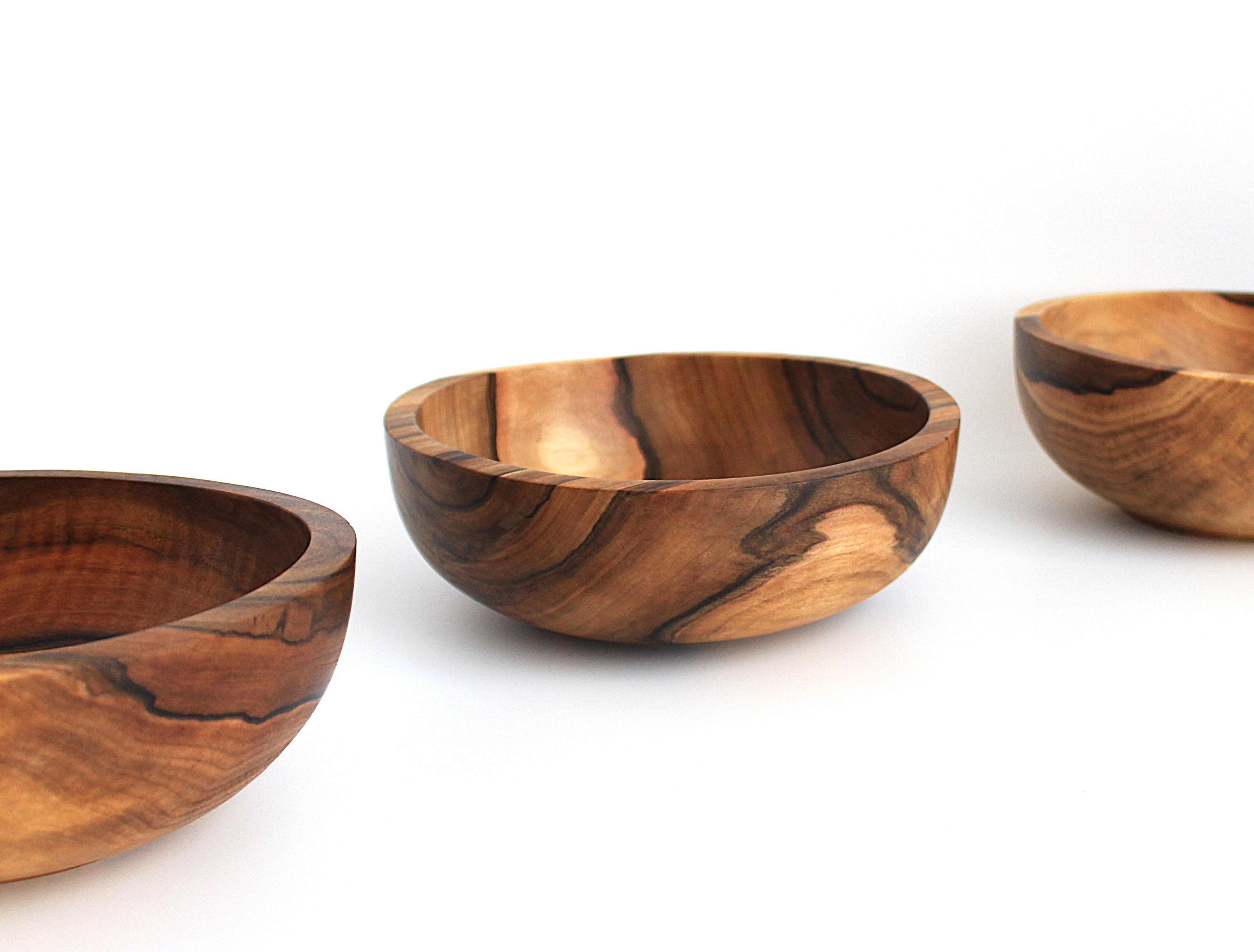 Мисочка з горіха  ручної роботи