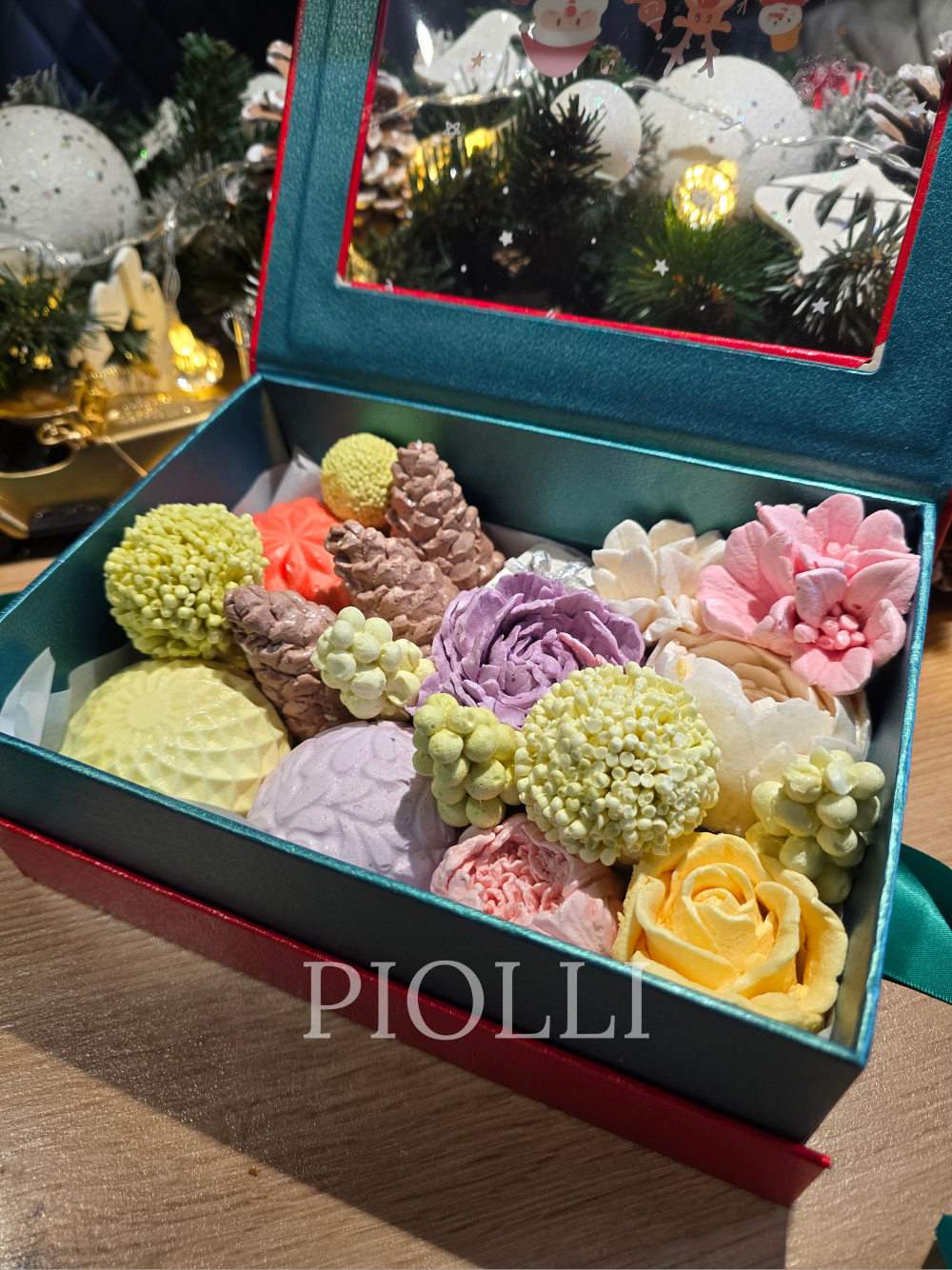 Зефірна новорічна композиція у коробці