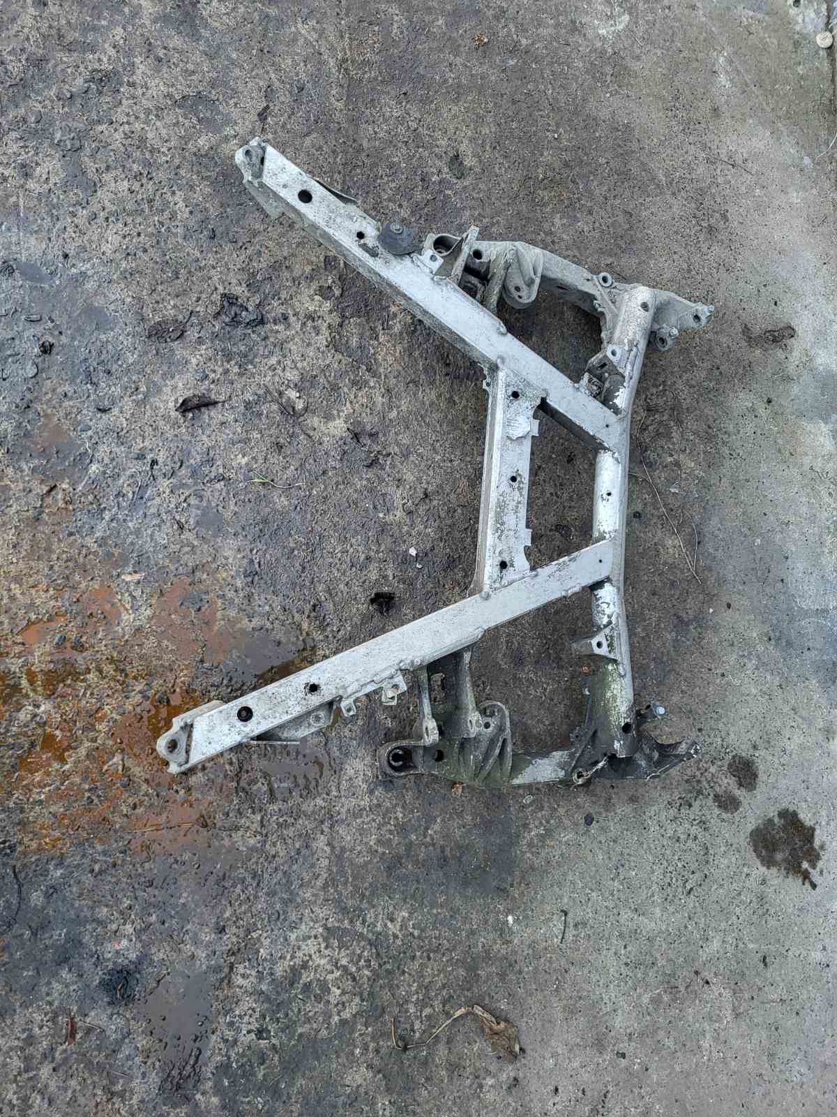Передній підрамник BMW E39