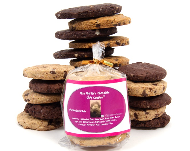 Regular Chocolate Chip Cookies with Macadamia Nuts Treat Bag  4 oz.