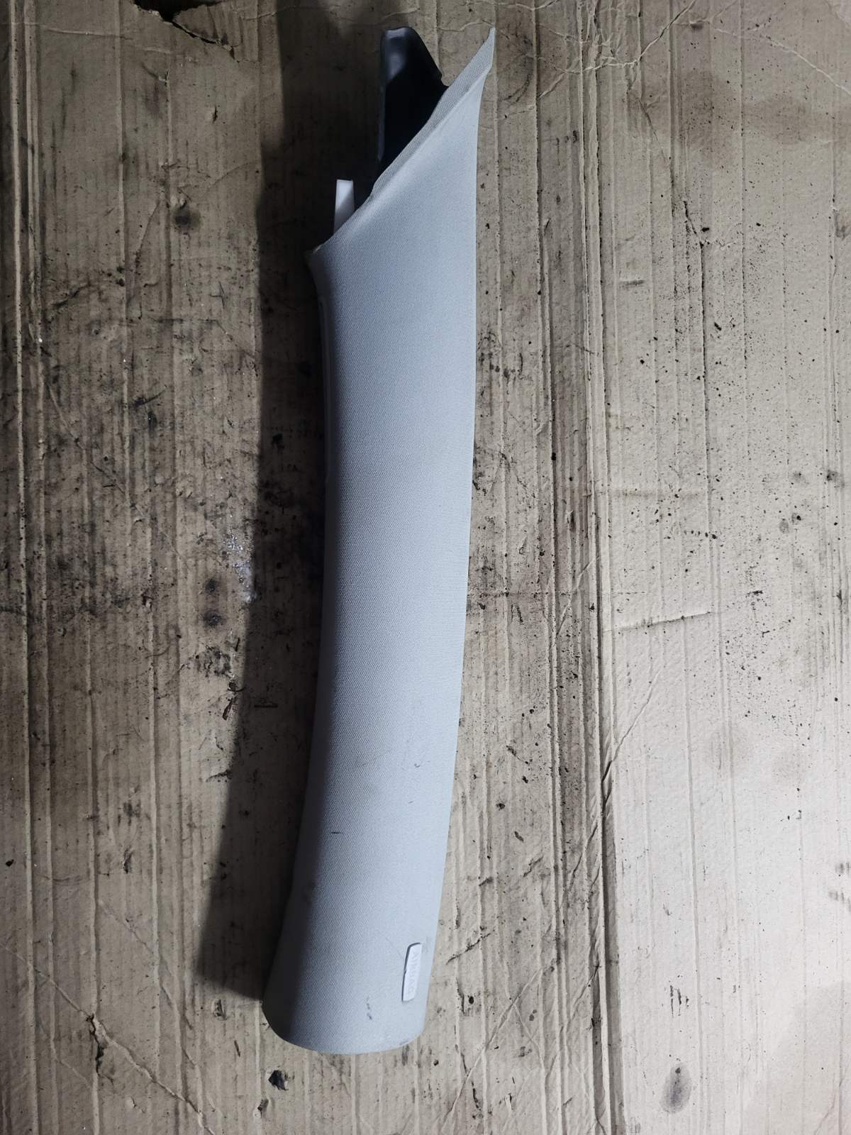 Накладка передньої правої стійки Passat B6 BMP