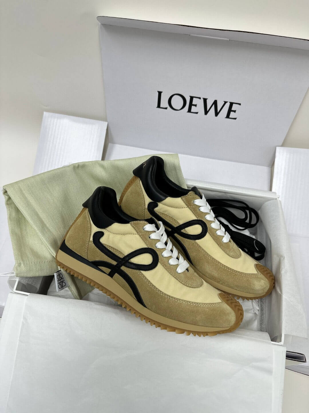 LOEWE кросівки