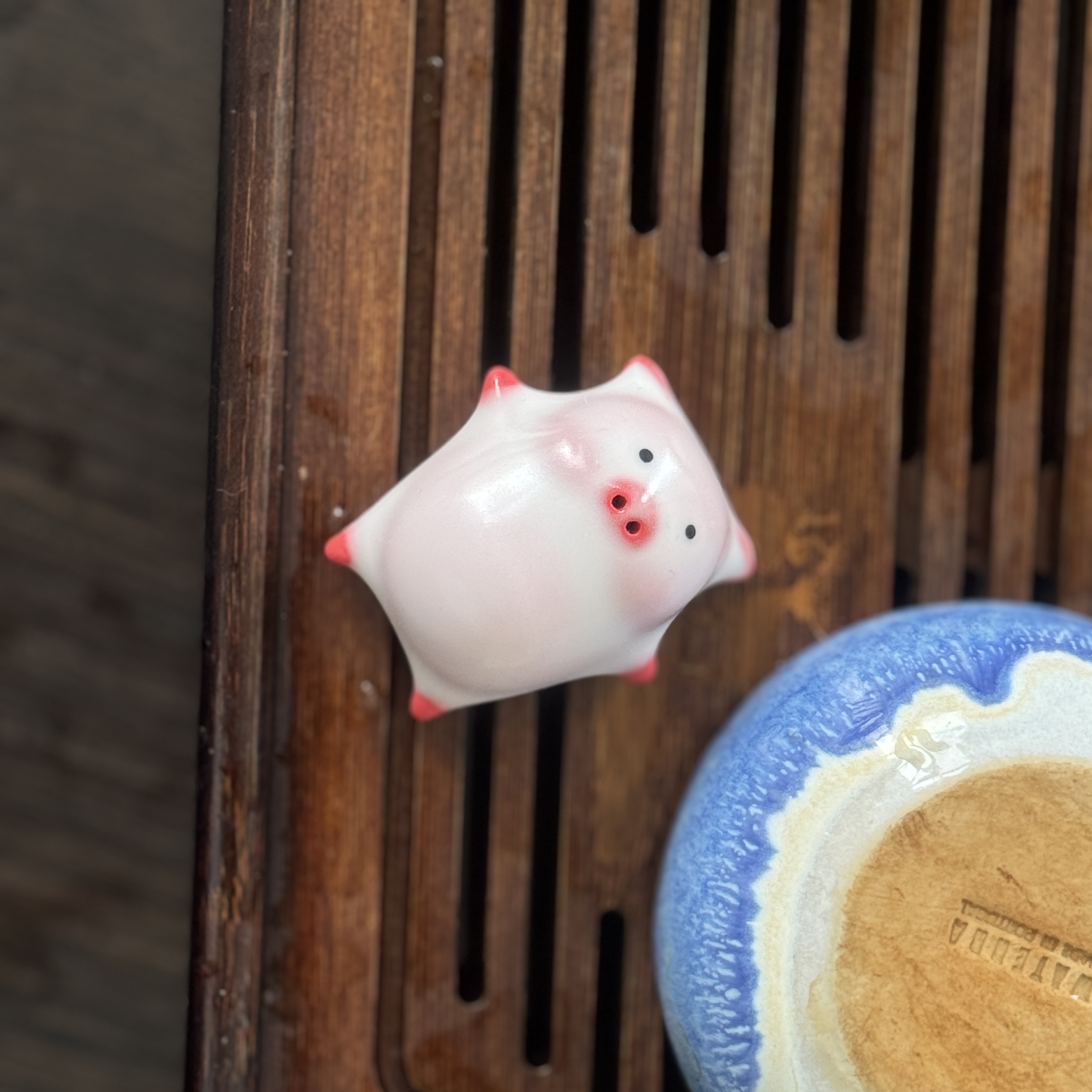 Чайна фігурка порося