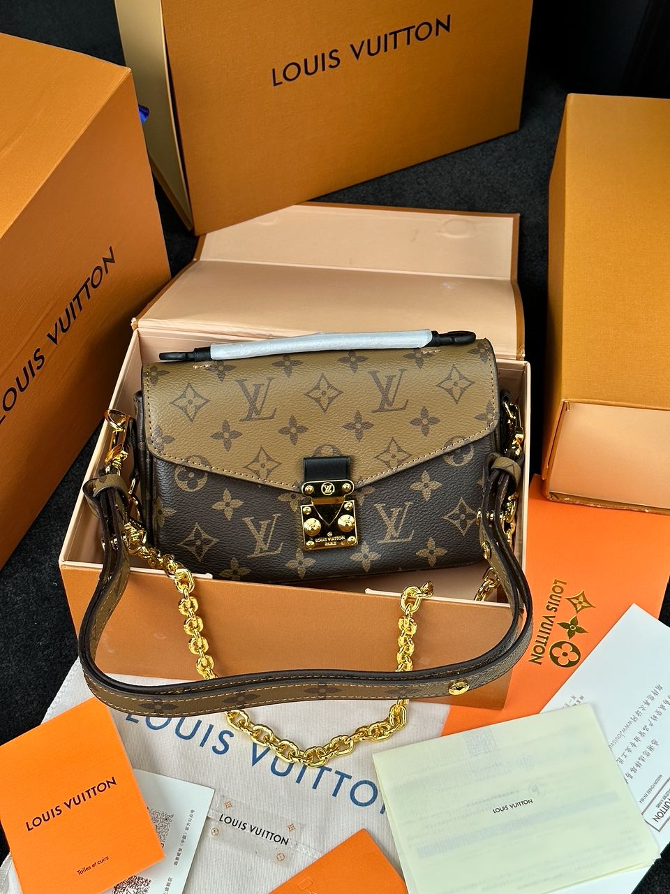 Louis Vuitton Pochette Métis East West Bag
