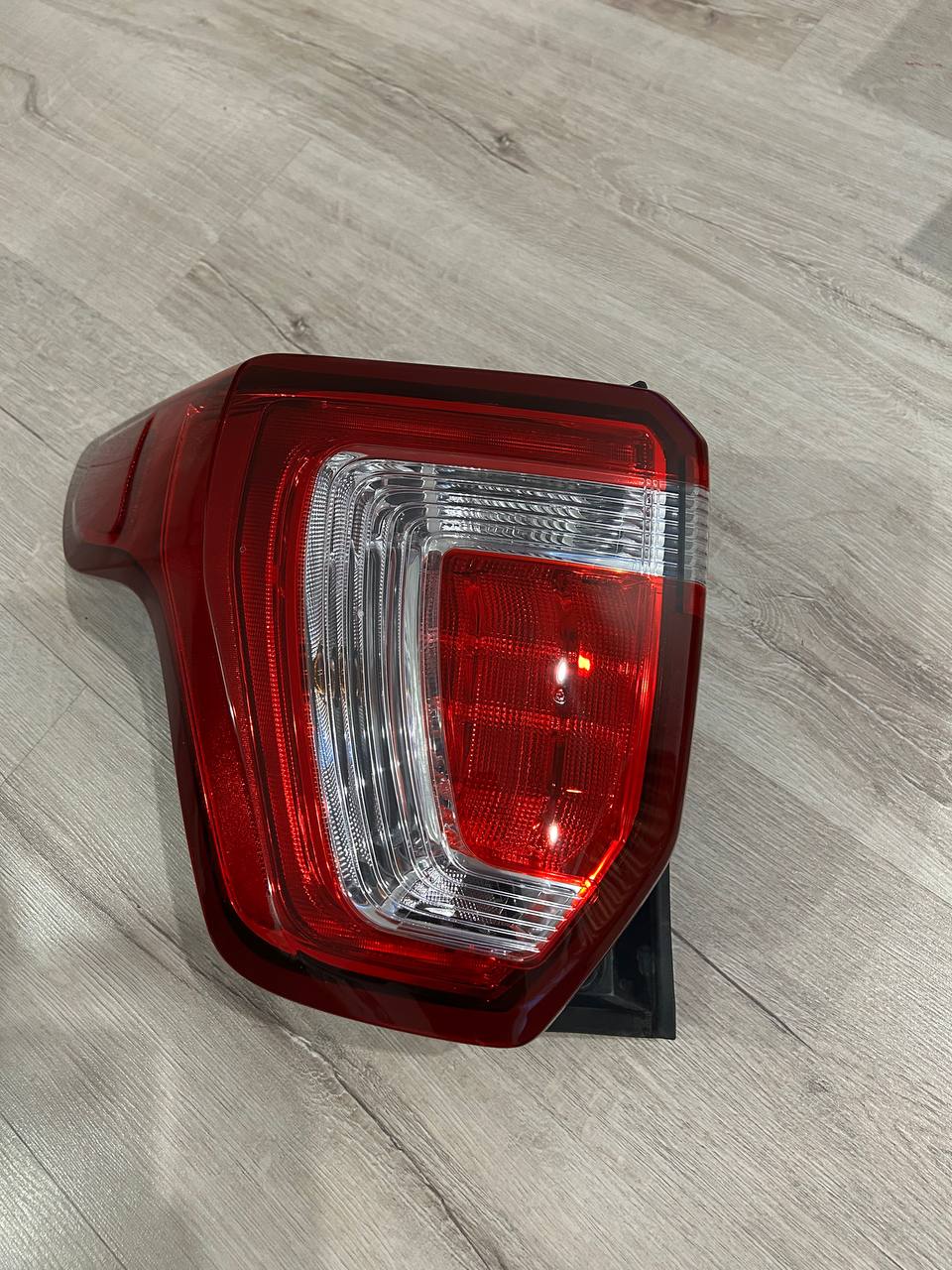 Ford Explorer Тайвань Ліва в крило 2016 - 2019 роки