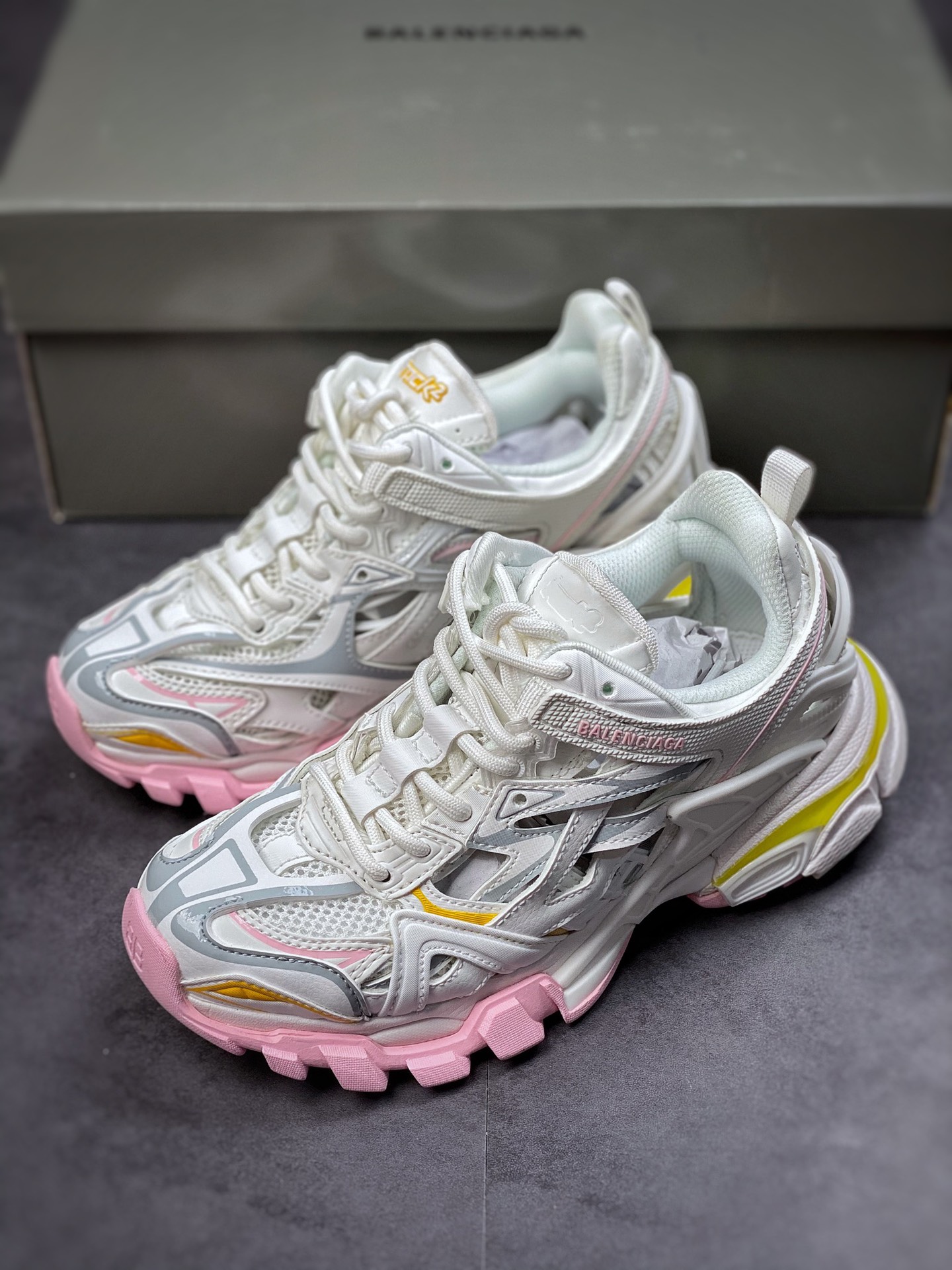 Balenciaga Runner 568615 W3AE2 7745