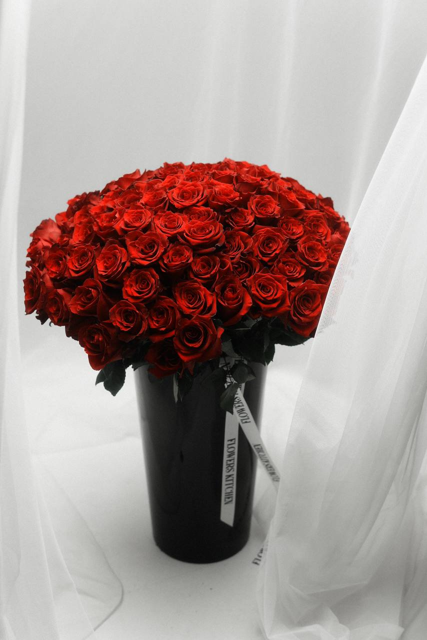 125 червоних Еквадорських  троянд