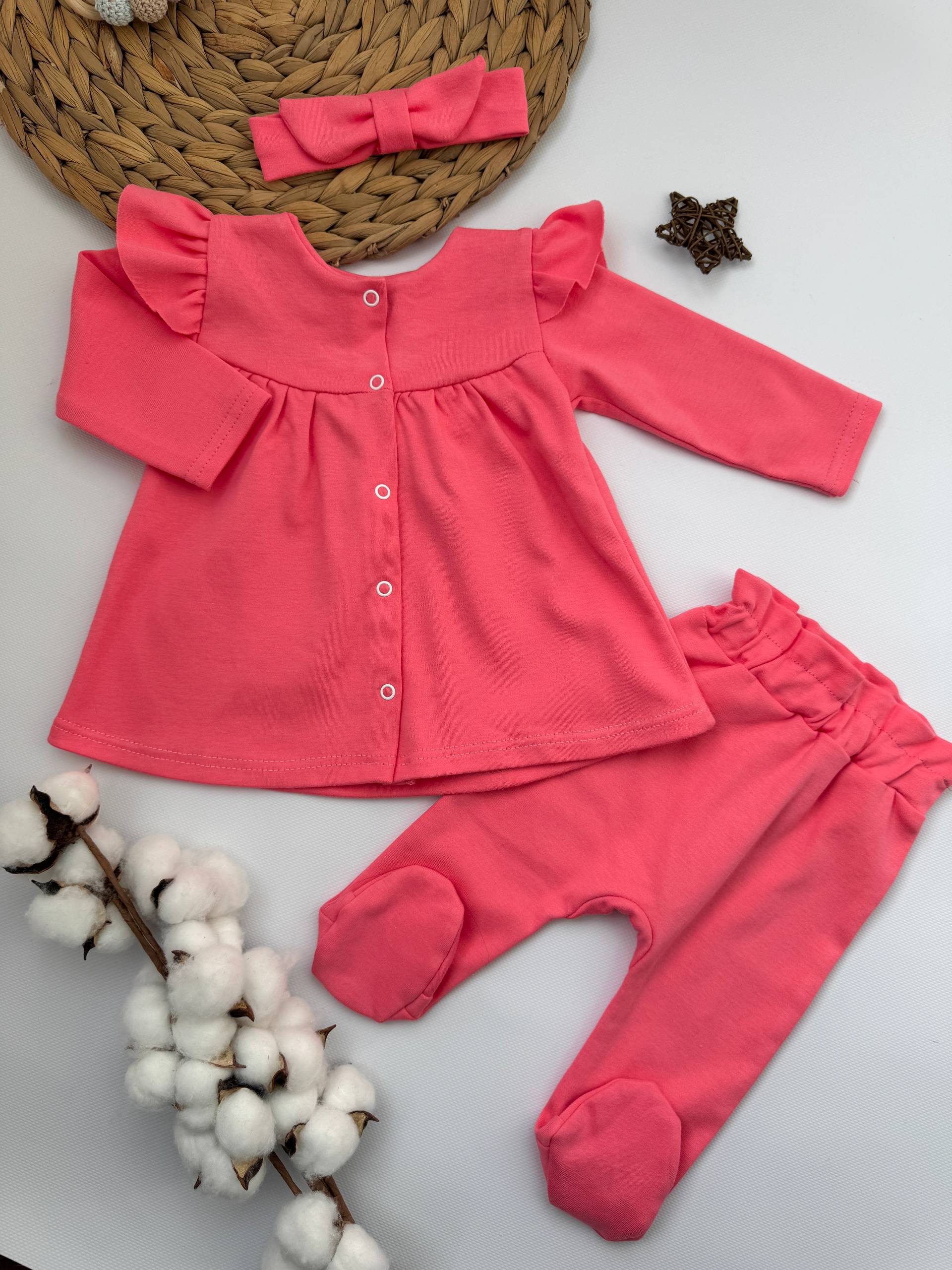 Комплект для новонародженої дівчинки з рюшами, кофточка,повзунки,пов'язка, 62-68