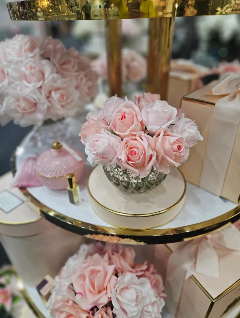 Аромаквіти Cote Noire 13 рожевих троянд у круглій вазі