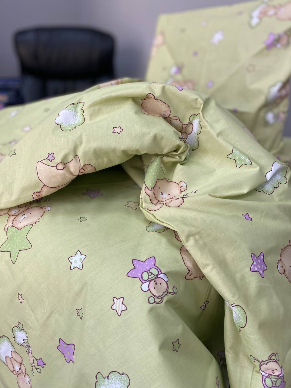 Комплект дитячої постільної білизни в ліжечко "Ведмедик хмаринка" з бязі